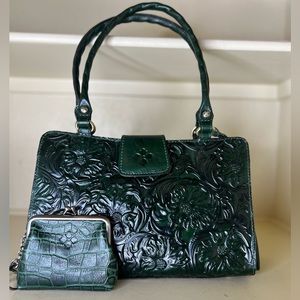 Gorgeous rich green embossed Rienzo Satchel with small coin purse!